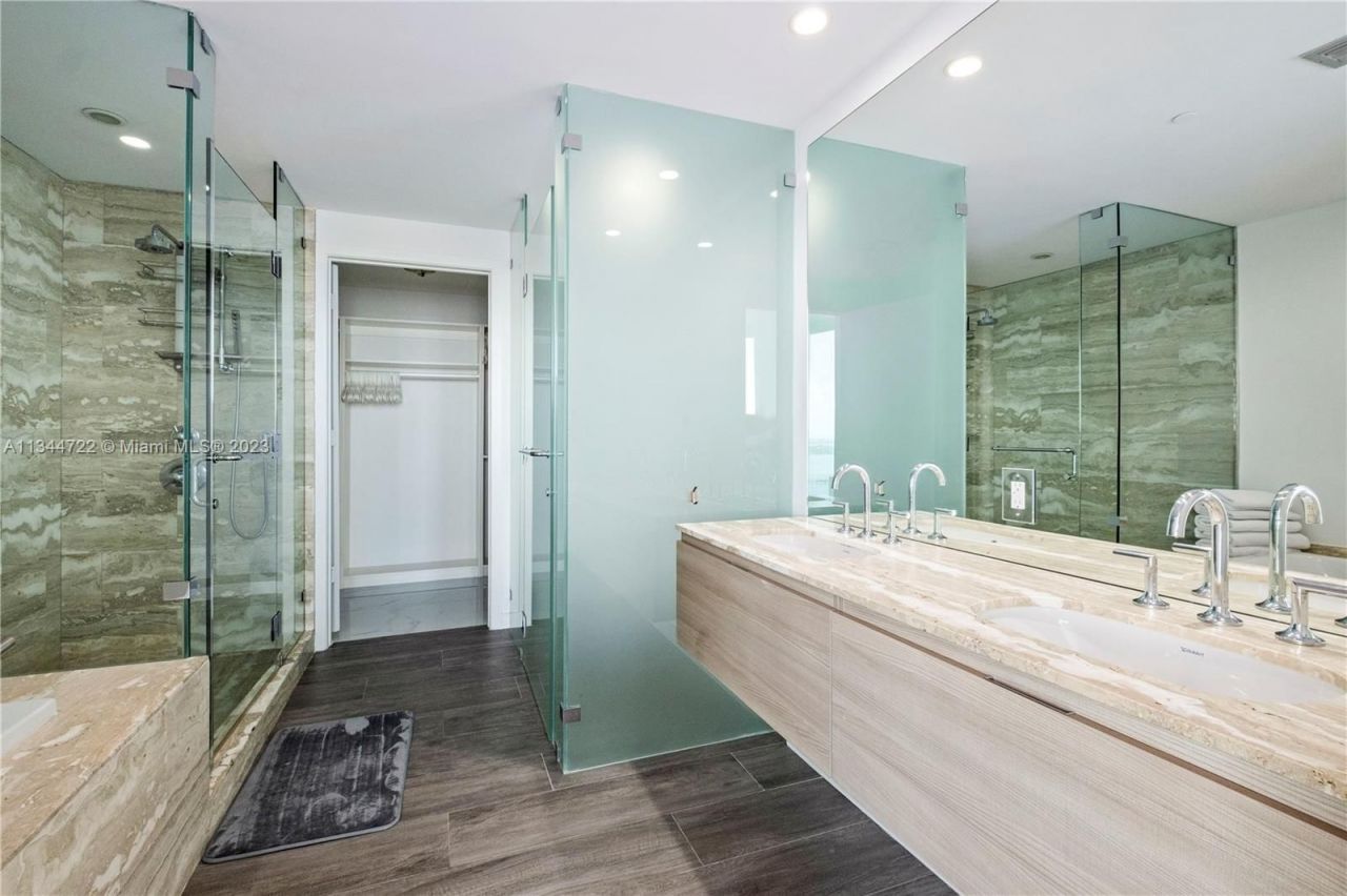 Flat in Miami, USA, 180 m² - picture 10