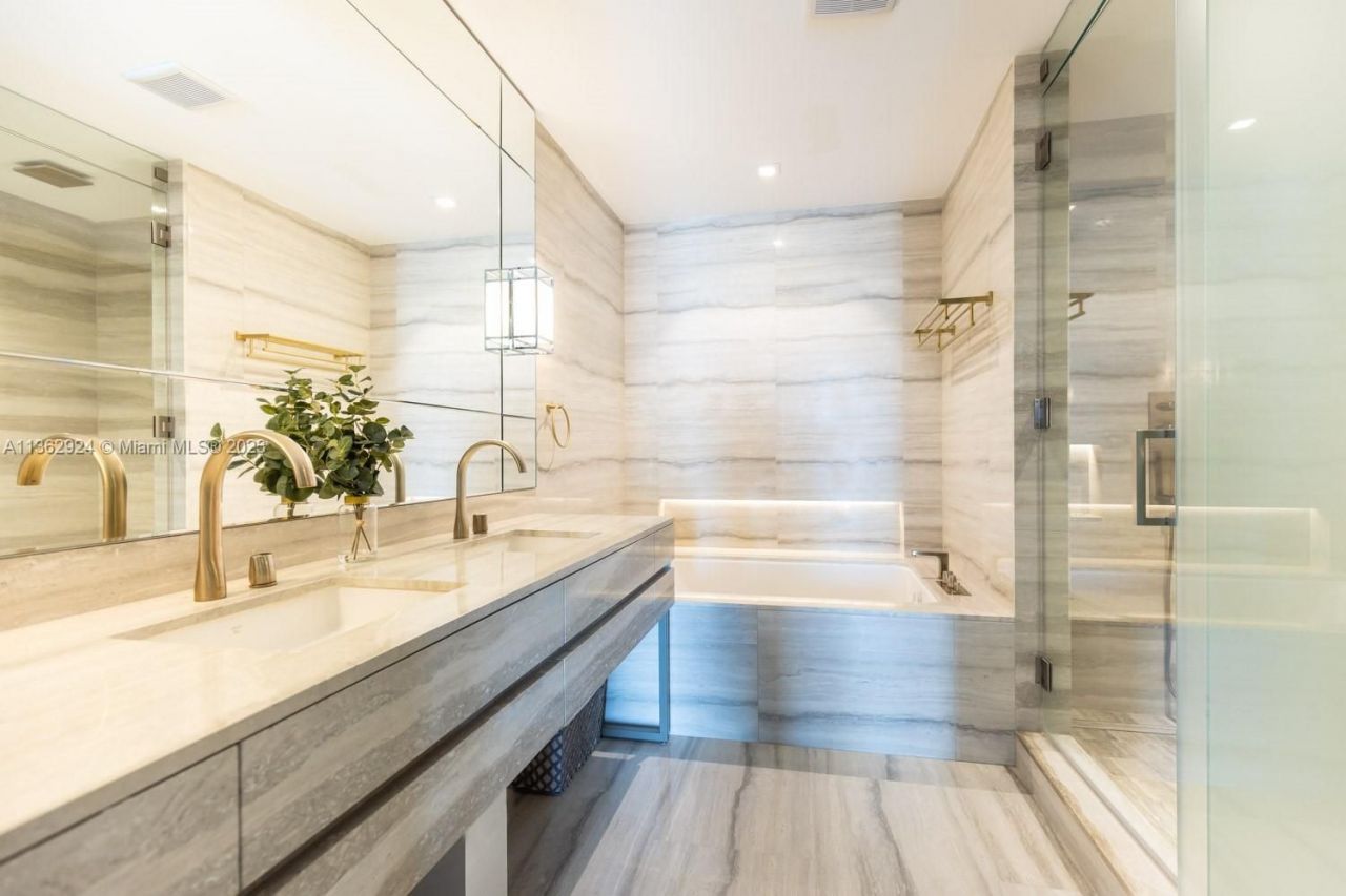 Flat in Miami, USA, 150 m² - picture 14