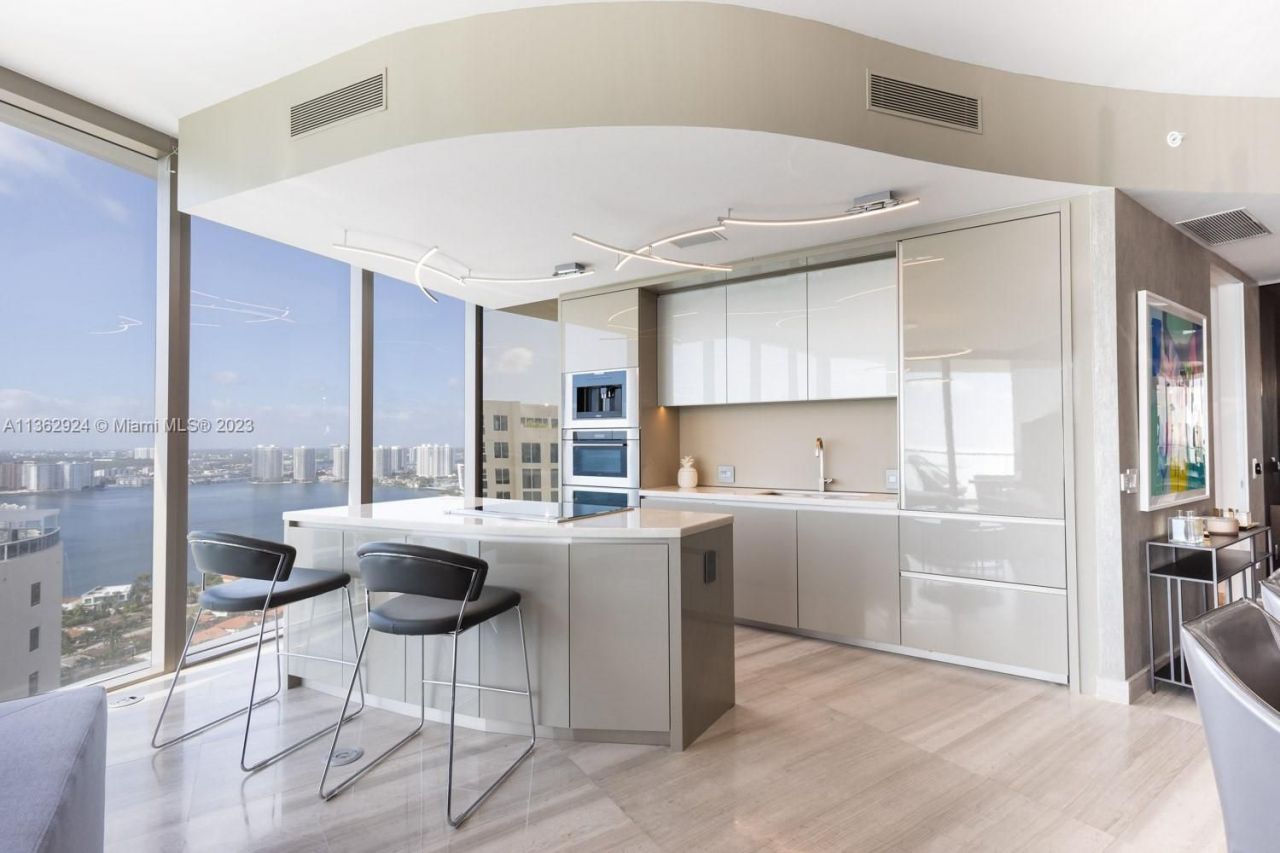 Flat in Miami, USA, 150 m² - picture 3