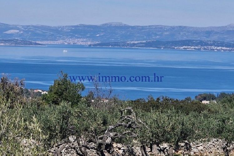 Land on Brac, Croatia, 2 700 m² - picture 1