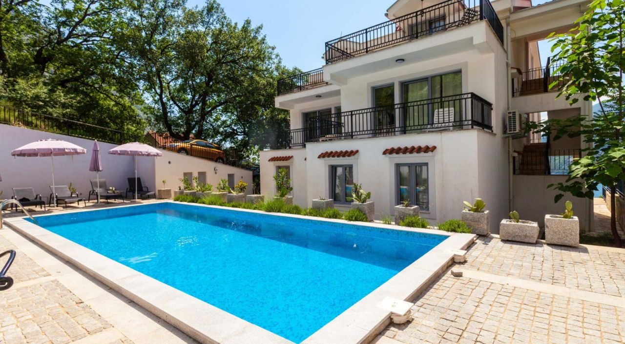 Piso en Risan, Montenegro, 82 m² - imagen 1