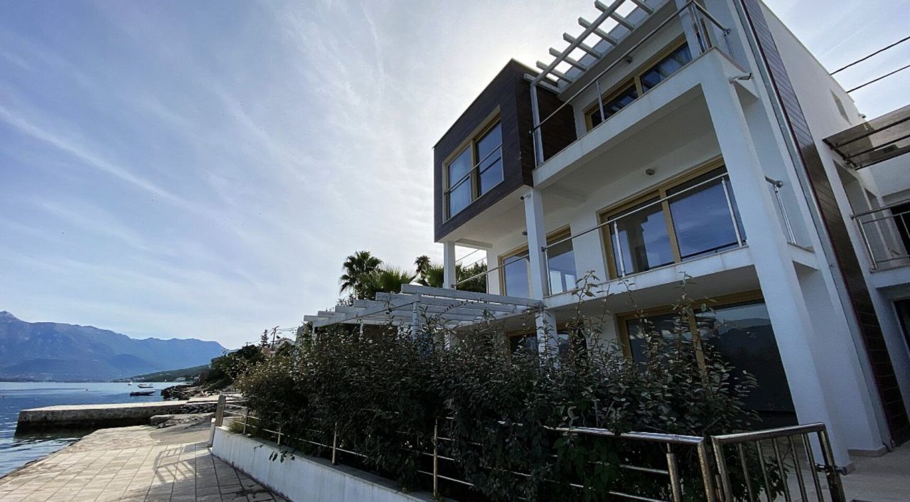 Villa in Krasici, Montenegro, 202 m² - picture 1
