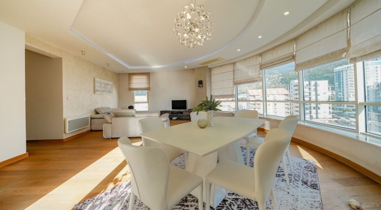 Piso en Budva, Montenegro, 121 m² - imagen 1