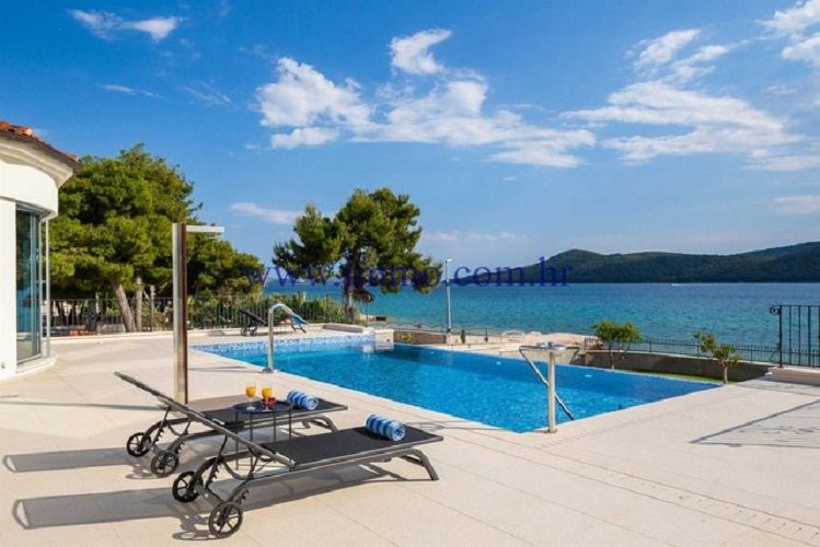 Villa en Šibenik, Croatie, 1 000 m² - image 1