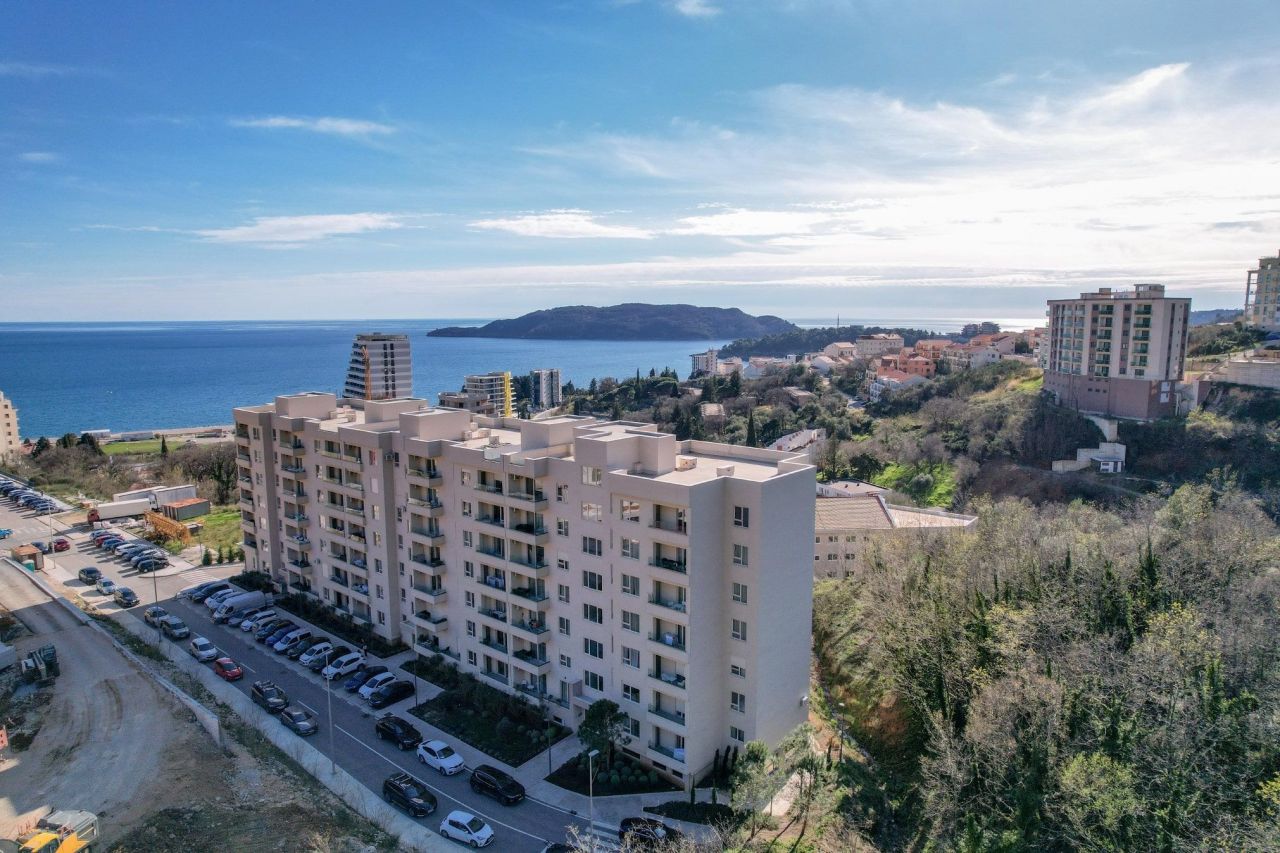 Wohnung in Becici, Montenegro, 66 m² - Foto 1