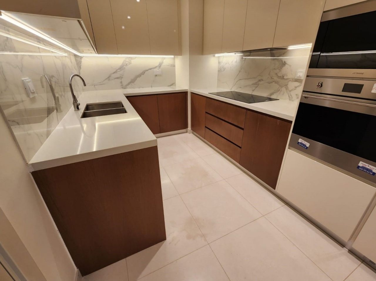 Apartment in Abu Dhabi, UAE, 160 m² - picture 4