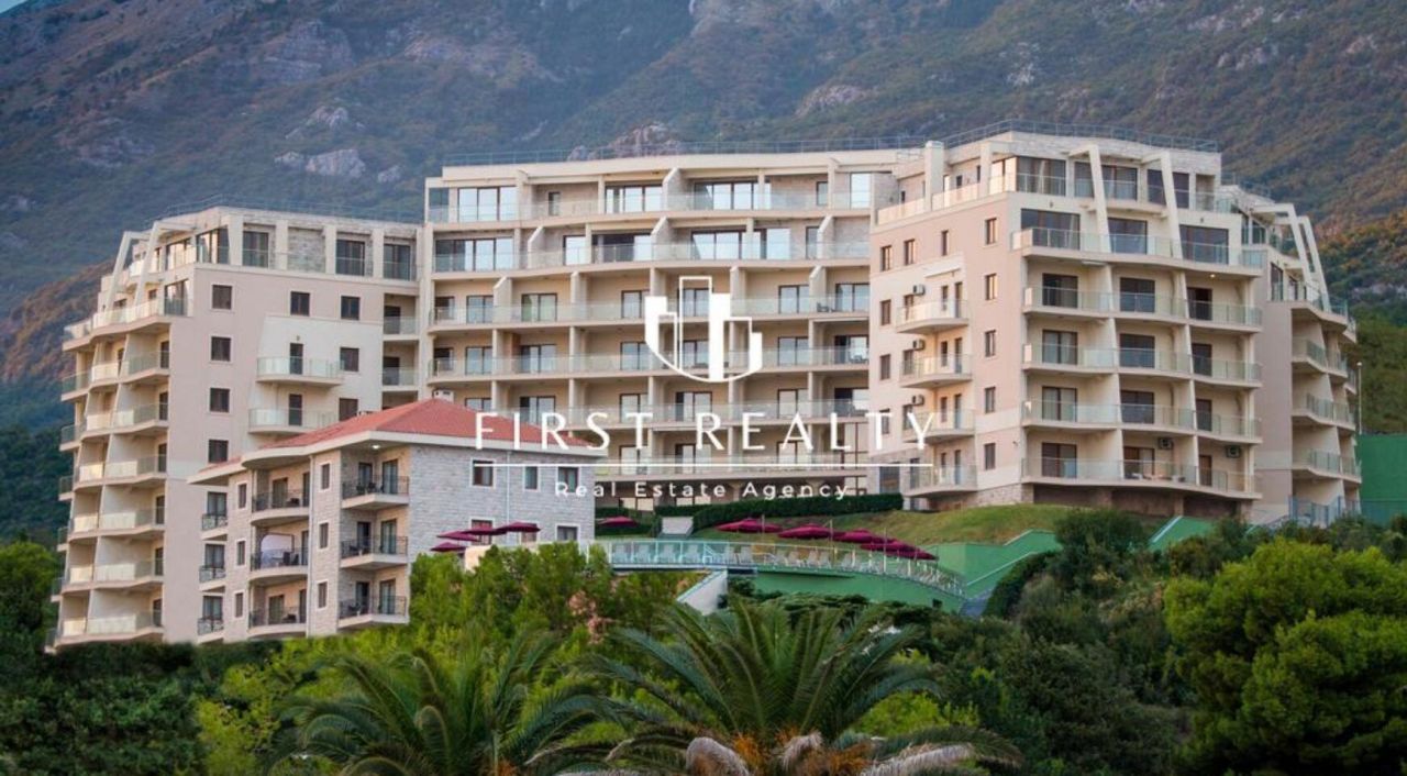 Piso en Budva, Montenegro, 123 m² - imagen 1