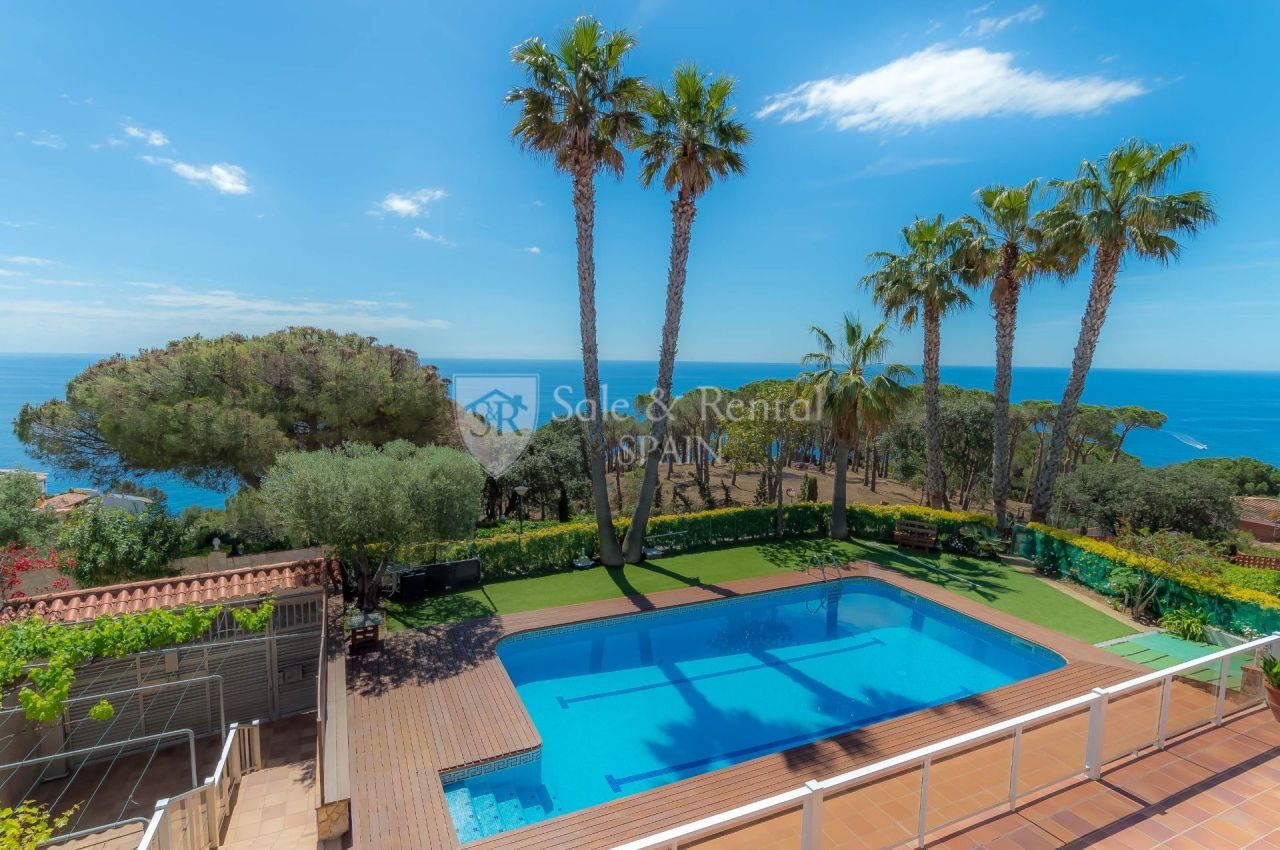 Villa en Lloret de Mar, España, 458 m² - imagen 1