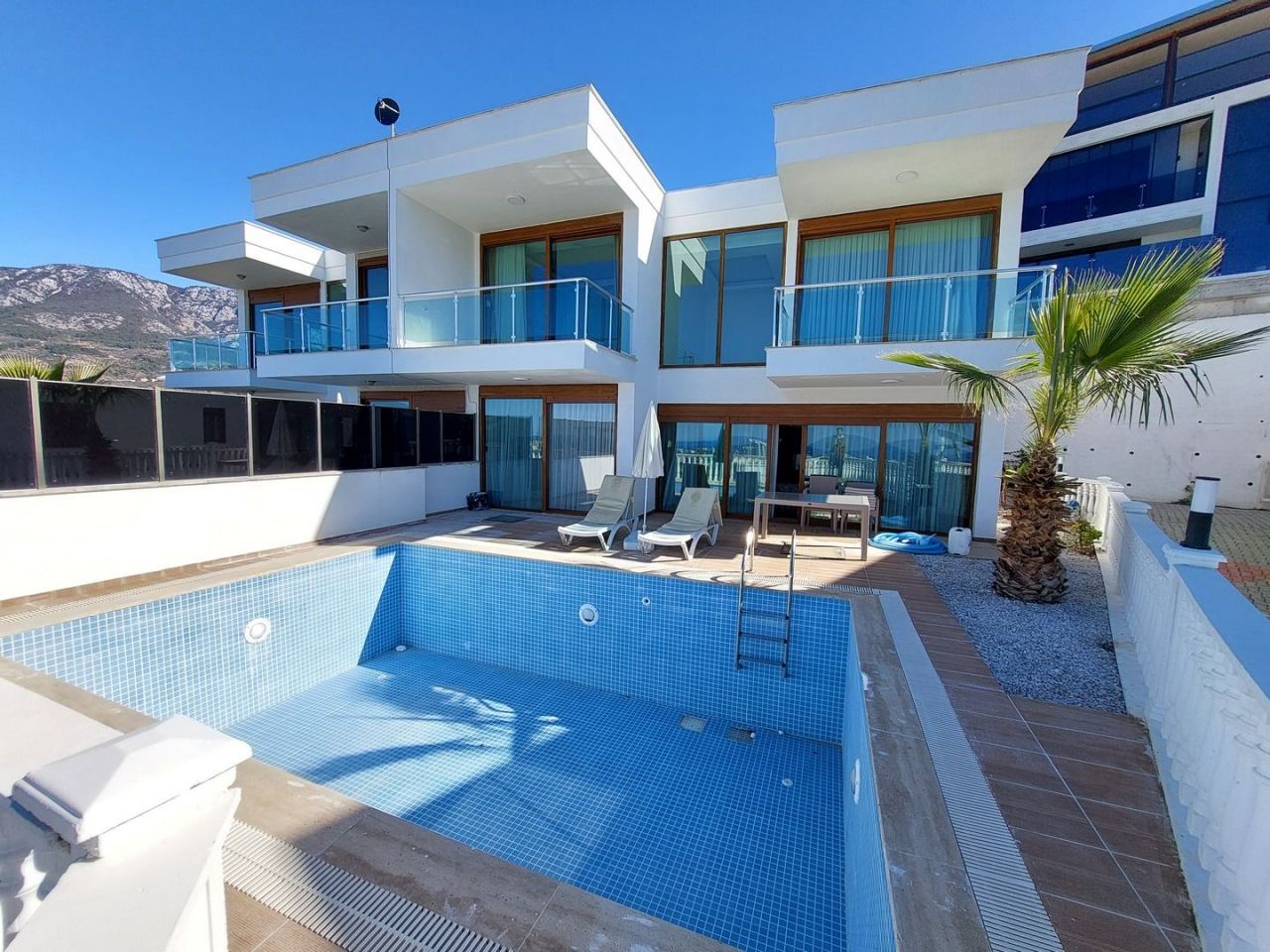 Villa à Alanya, Turquie, 200 m² - image 1