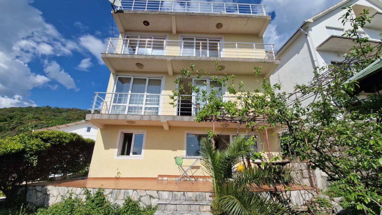 Haus in Dobra Voda, Montenegro, 498 m² - Foto 1