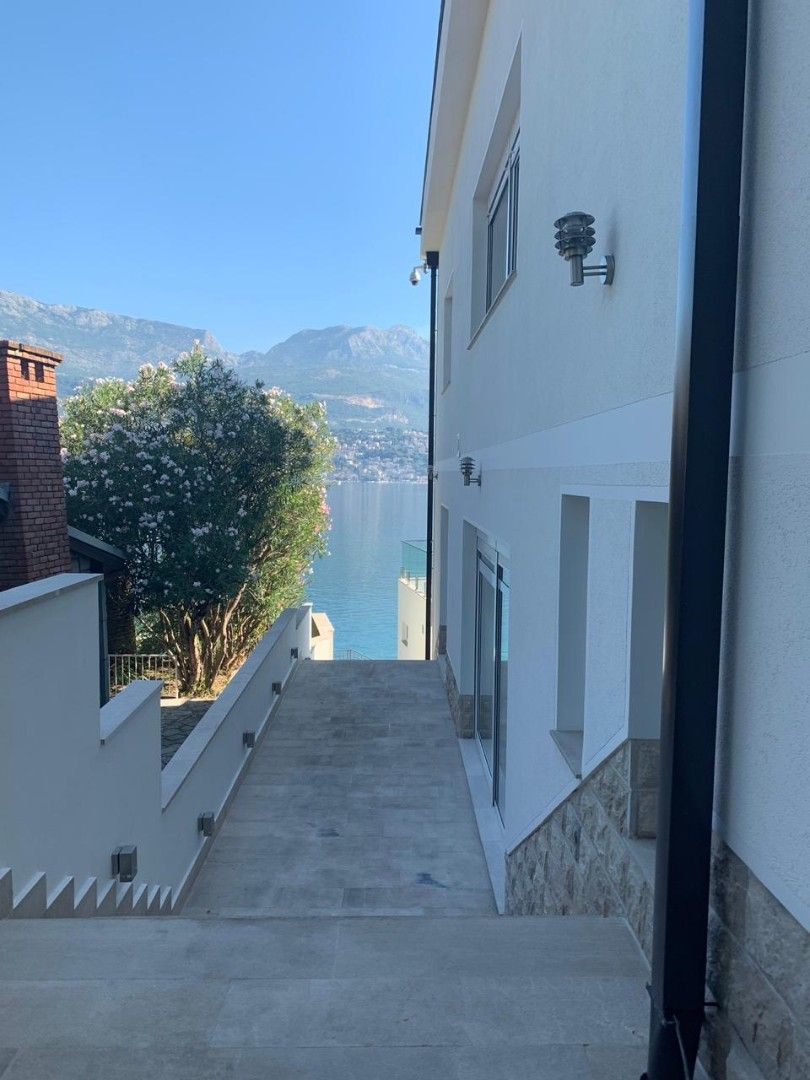 Villa en Tivat, Montenegro, 510 m² - imagen 11