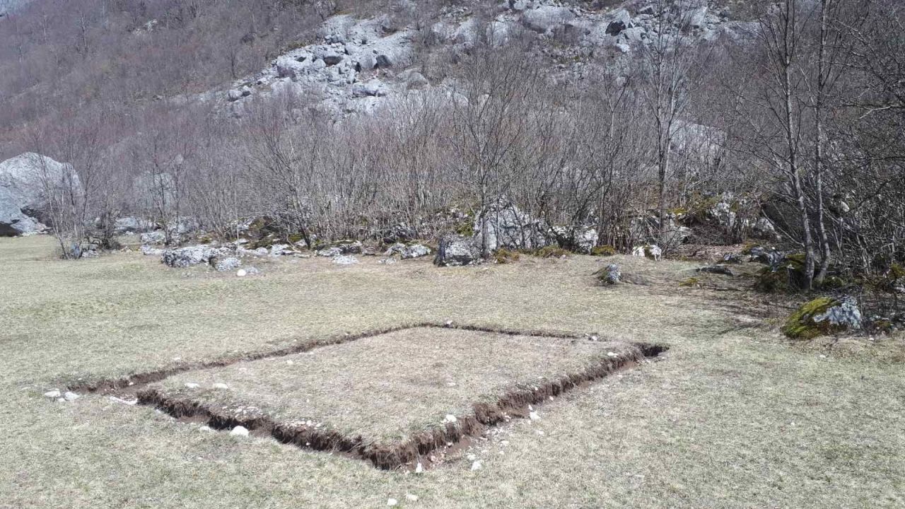 Terrain à Zabljak, Monténégro, 4 663 m² - image 1