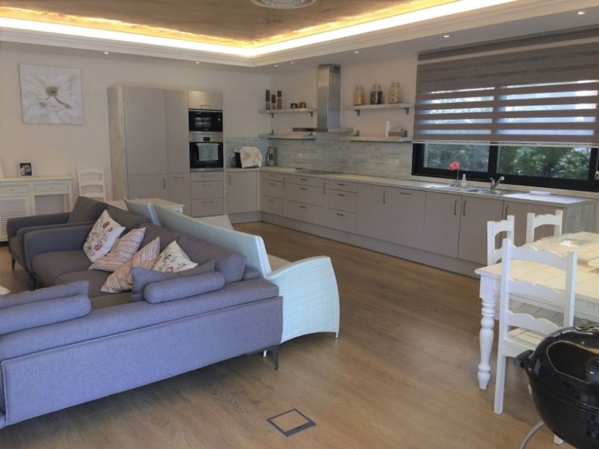 Villa in Stoliv, Montenegro, 325 m² - picture 4