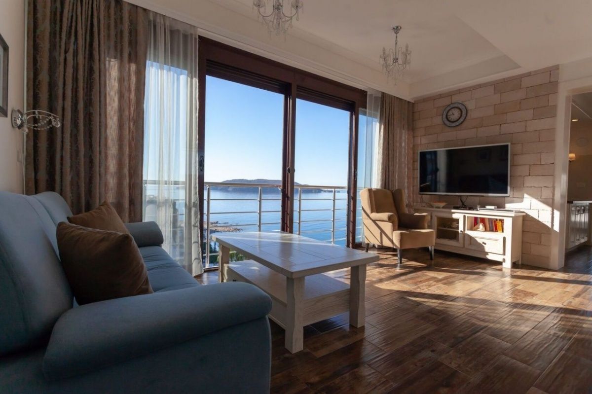 Flat in Budva, Montenegro, 115 m² - picture 1