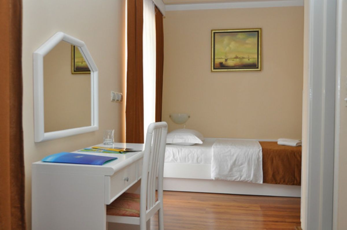 Hotel in Herceg-Novi, Montenegro, 3 300 m² - picture 1