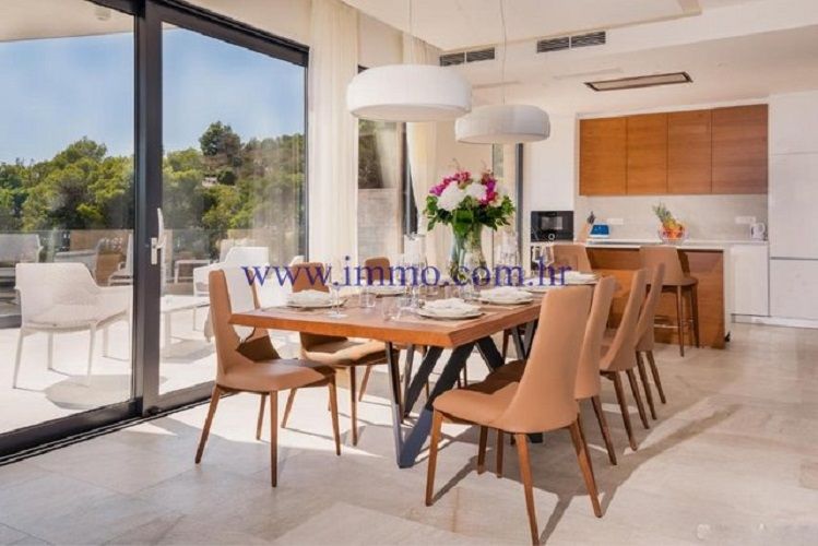 Villa on Hvar, Croatia, 280 m² - picture 3