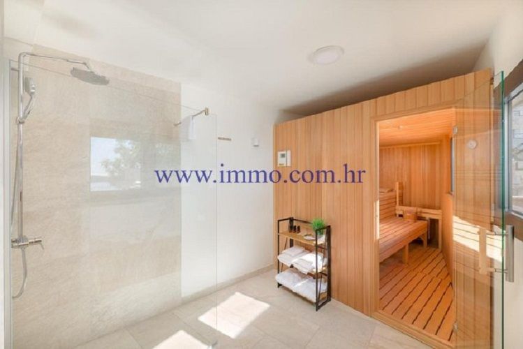 Villa on Hvar, Croatia, 280 m² - picture 14