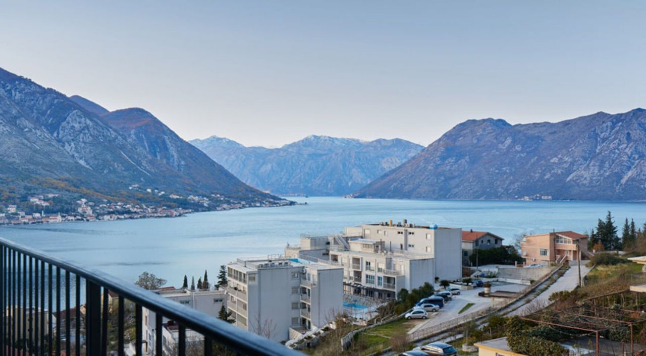 Wohnung in Dobrota, Montenegro, 75 m² - Foto 1