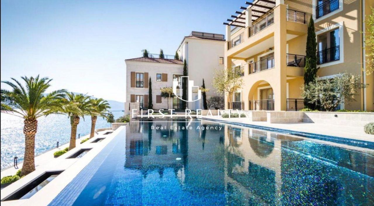 Apartment in Tivat, Montenegro, 107 m² - picture 1