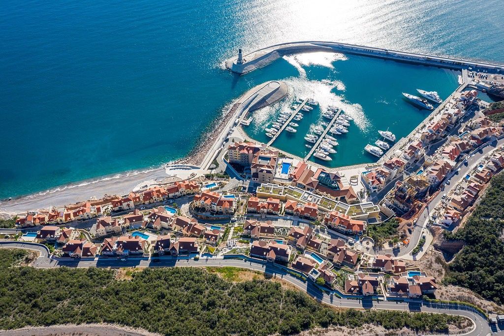 Appartement à Tivat, Monténégro, 105 m² - image 1