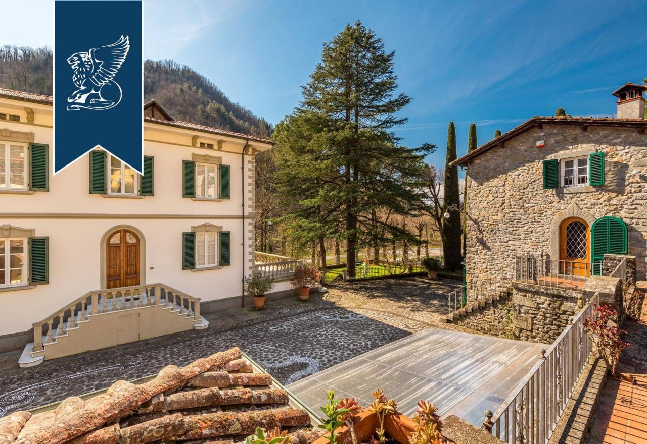 Villa in Lucca, Italien, 800 m² - Foto 1