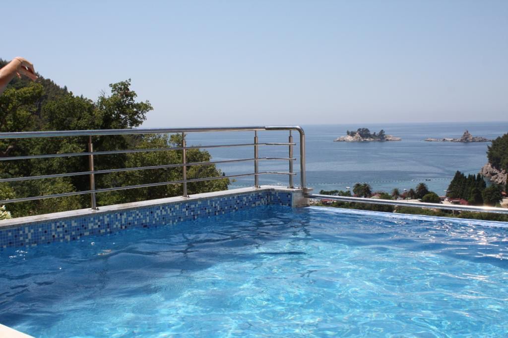 Flat in Petrovac, Montenegro, 53 m² - picture 1