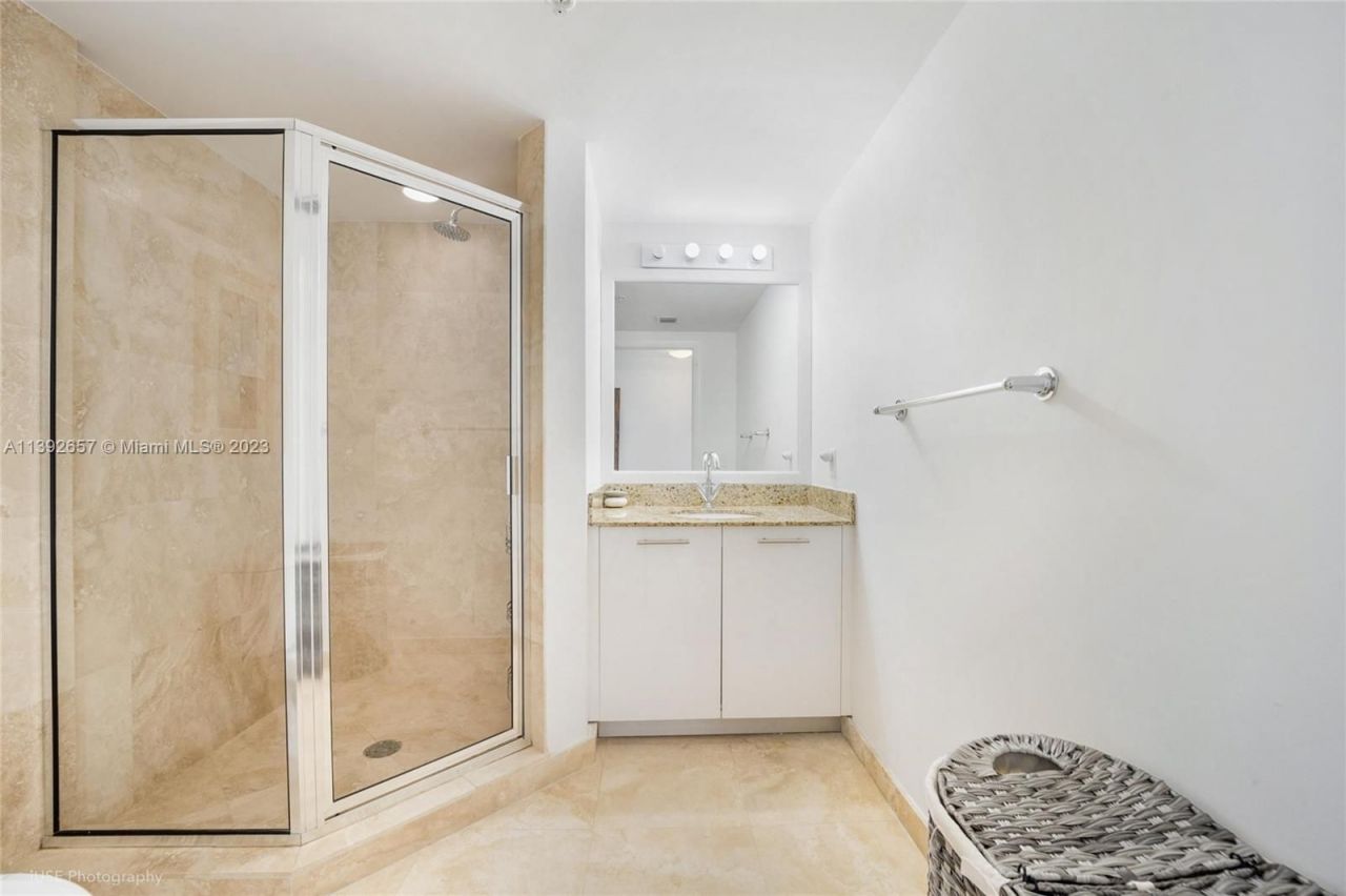 Flat in Miami, USA, 140 m² - picture 6