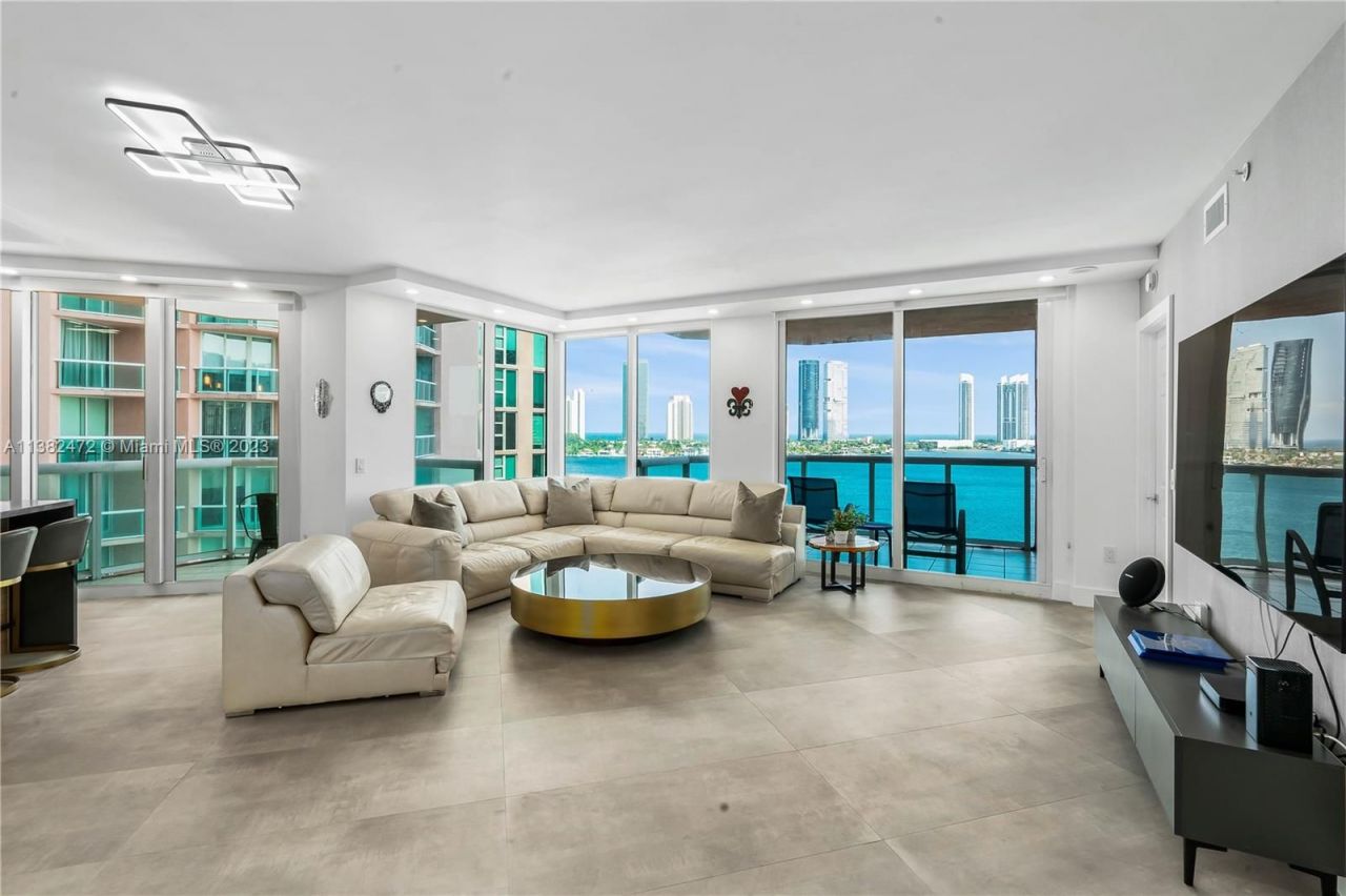 Flat in Miami, USA, 160 m² - picture 2