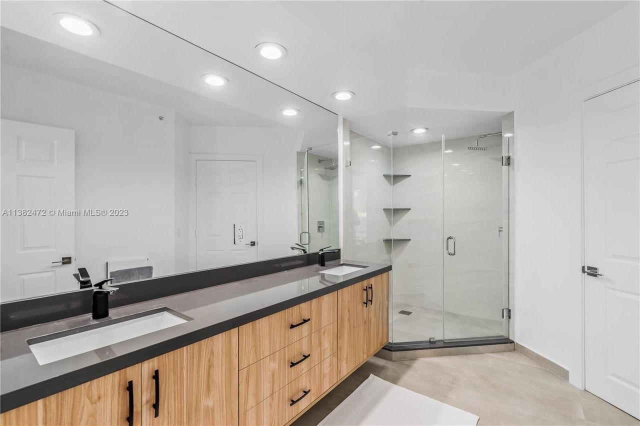 Flat in Miami, USA, 160 m² - picture 9