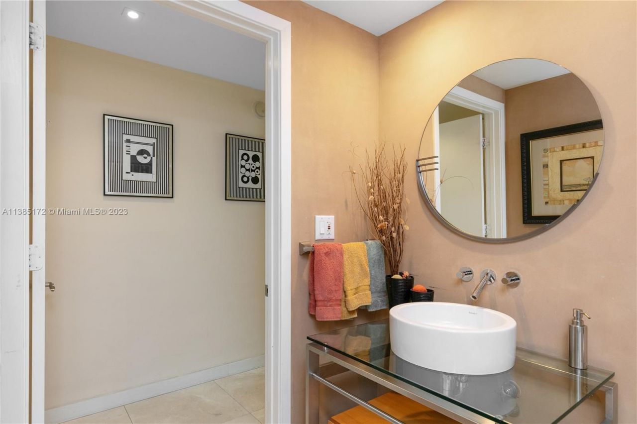 Casa adosada en Miami, Estados Unidos, 160 m² - imagen 9