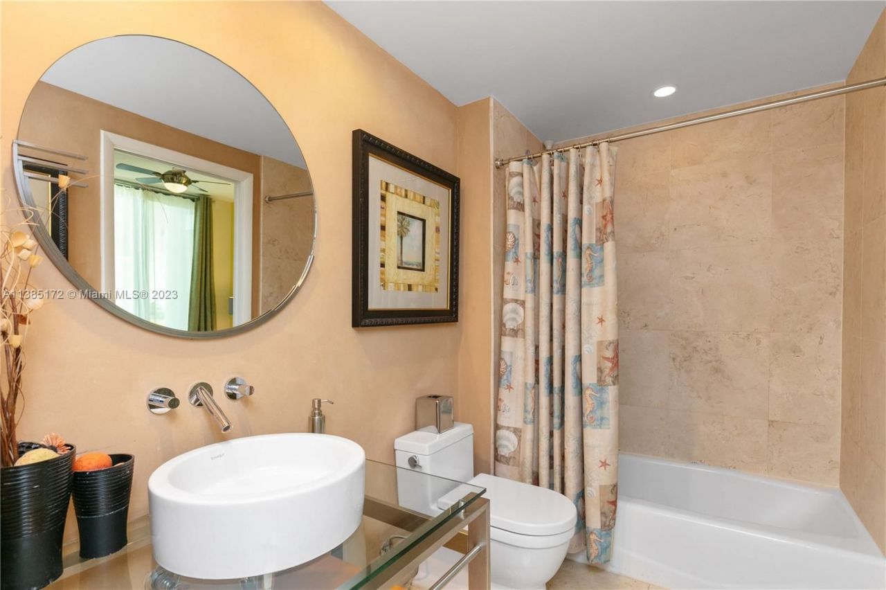 Casa adosada en Miami, Estados Unidos, 160 m² - imagen 8