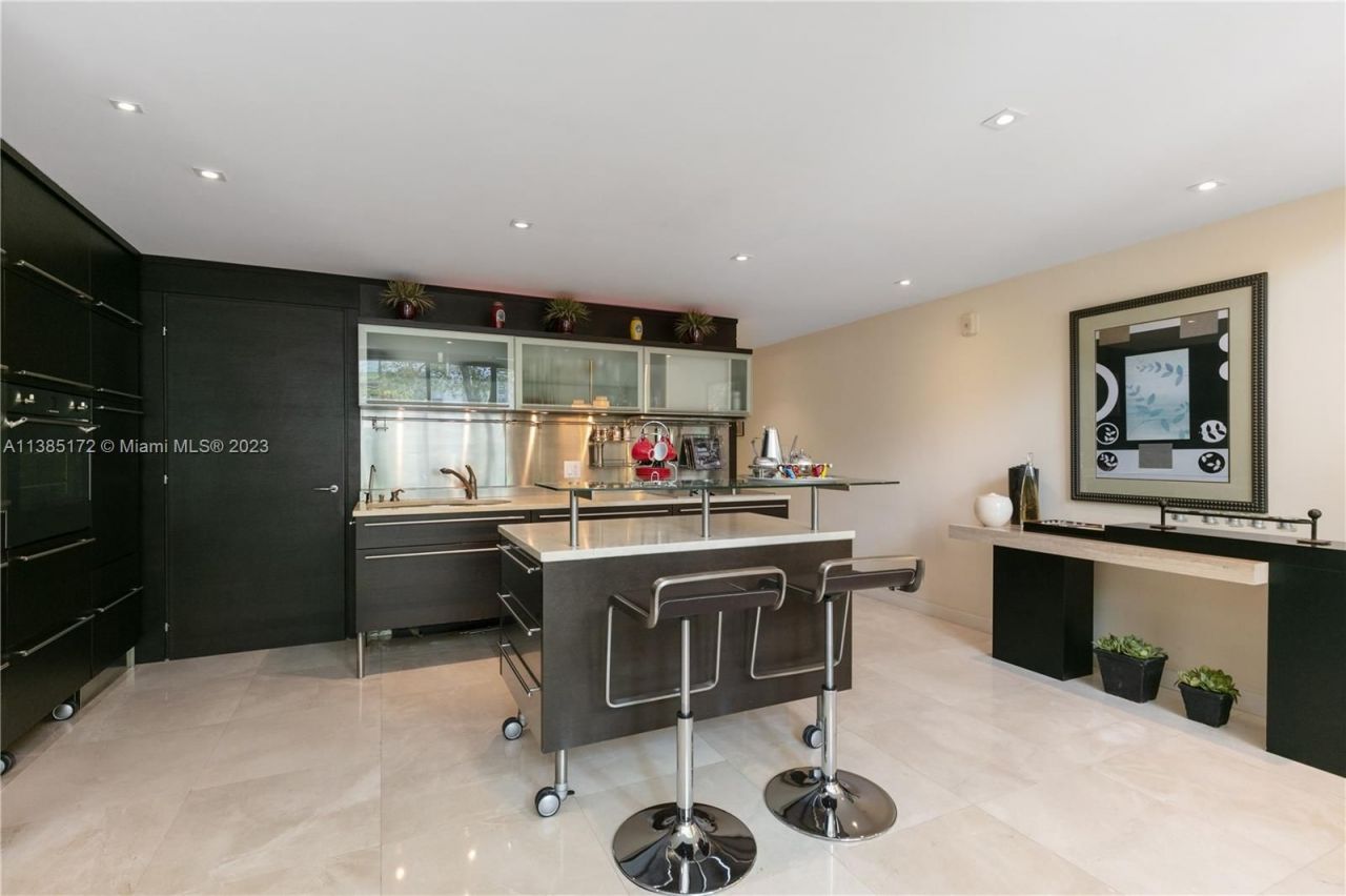 Casa adosada en Miami, Estados Unidos, 160 m² - imagen 4