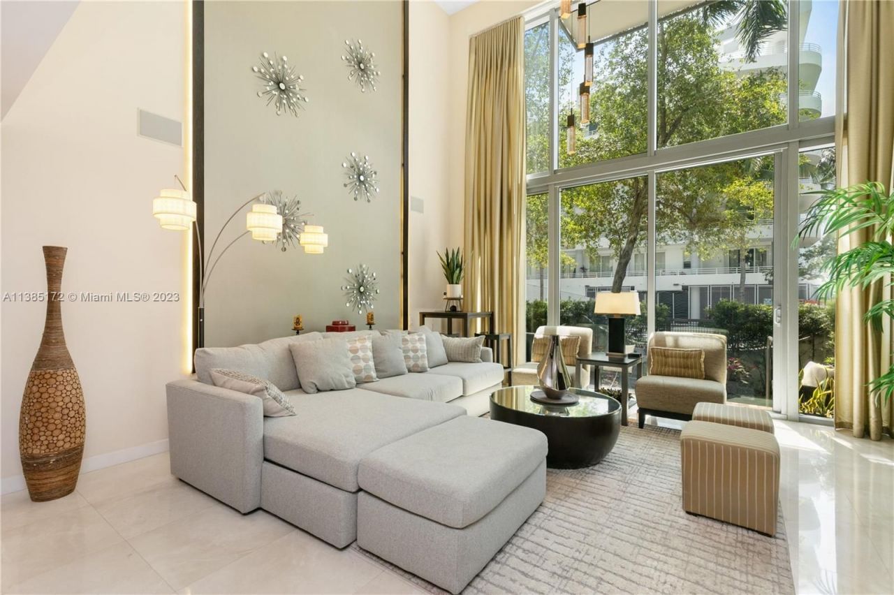 Casa adosada en Miami, Estados Unidos, 160 m² - imagen 2