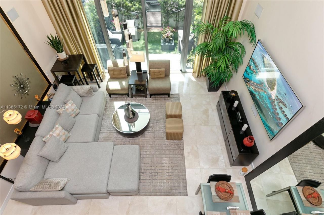 Casa adosada en Miami, Estados Unidos, 160 m² - imagen 13