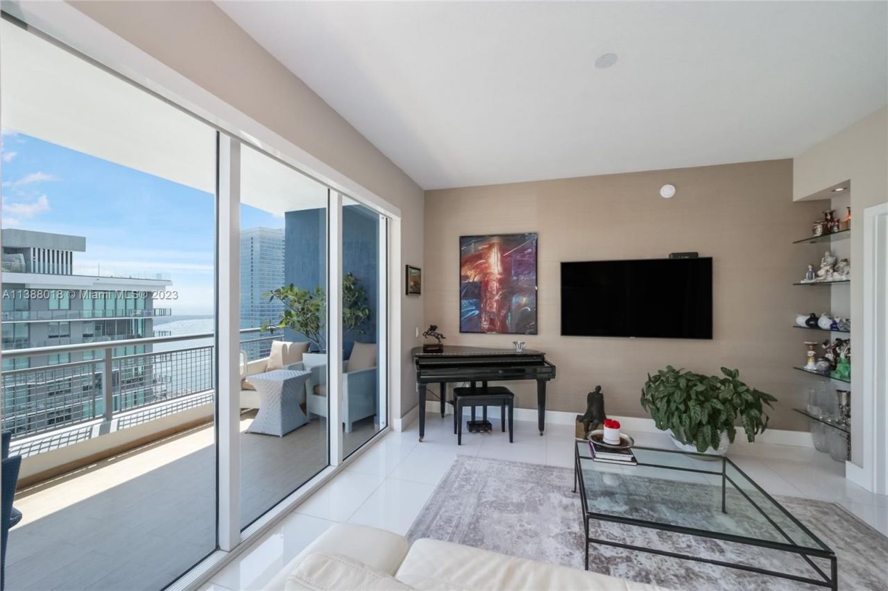 Penthouse in Miami, USA, 130 m² - picture 14