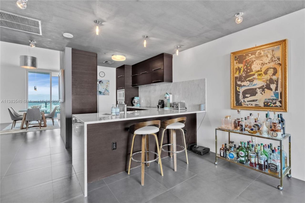 Piso en Miami, Estados Unidos, 150 m² - imagen 7