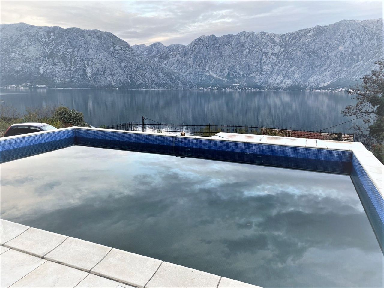 Flat in Prcanj, Montenegro, 70 m² - picture 1