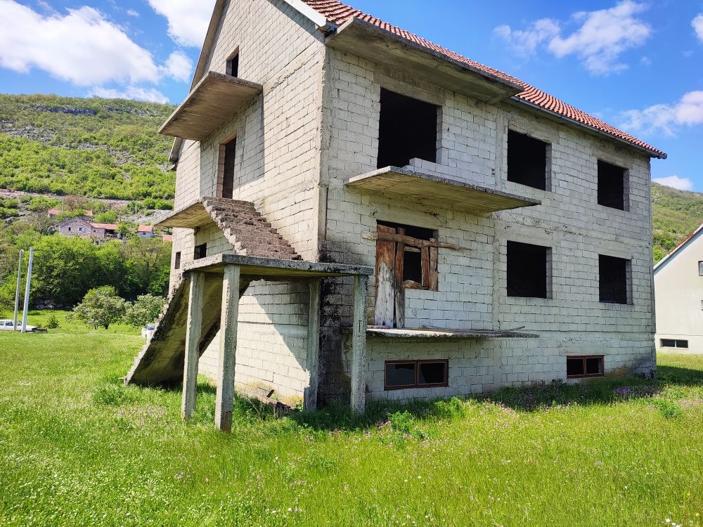 Maison à Nikšić, Monténégro, 300 m² - image 2