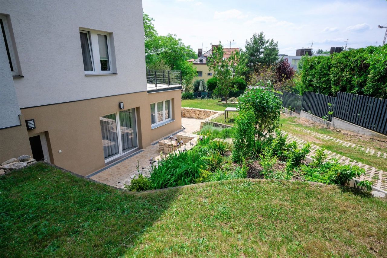 Casa di reddito a Praga, Repubblica Ceca, 305 m² - foto 2