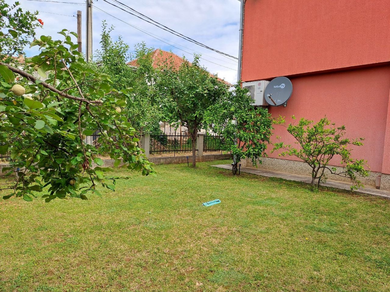 Casa en Podgorica, Montenegro, 260 m² - imagen 16