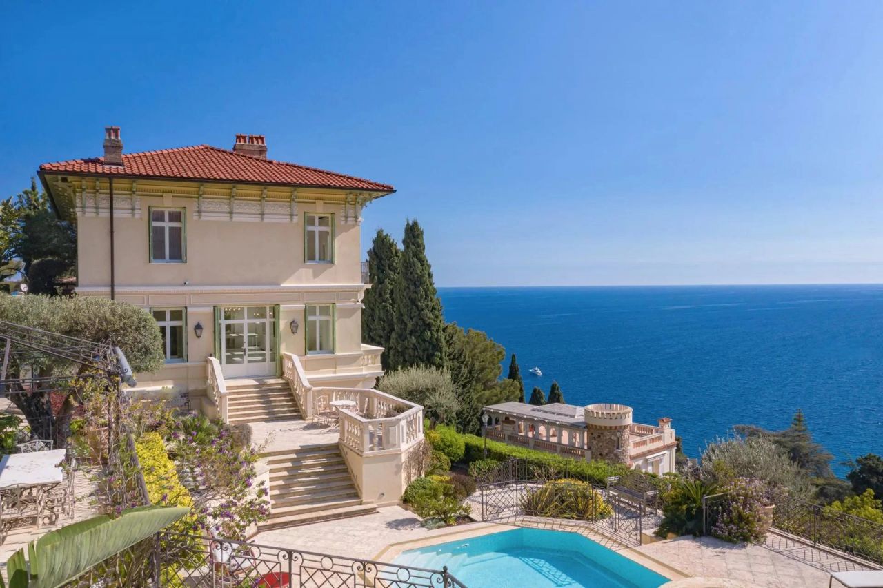 Villa in Roquebrune Cap Martin, France, 450 m² - picture 1