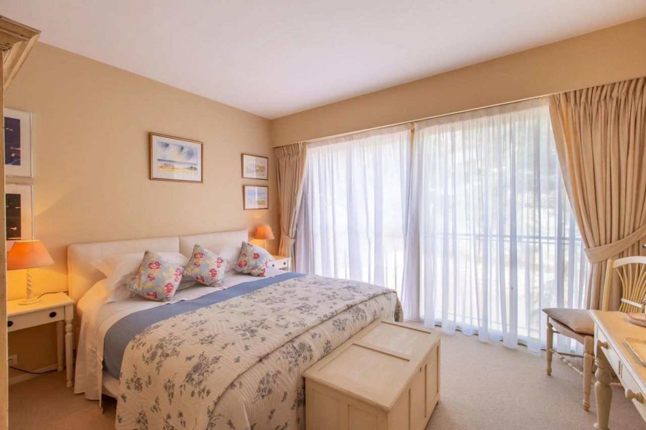 Apartment in Villefranche-sur-Mer, France, 111 m² - picture 12