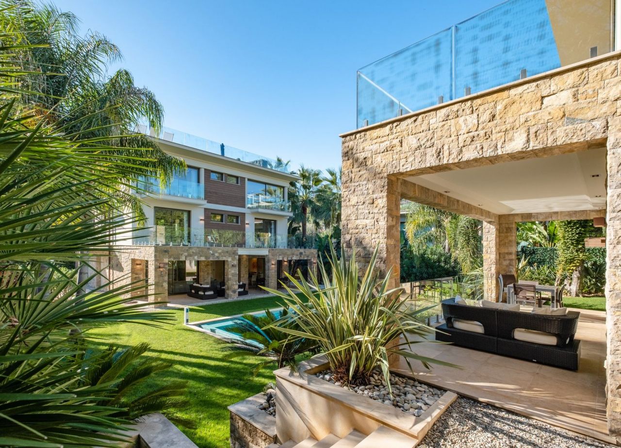 Villa in Saint-Jean-Cap-Ferrat, France, 1 236 m² - picture 2