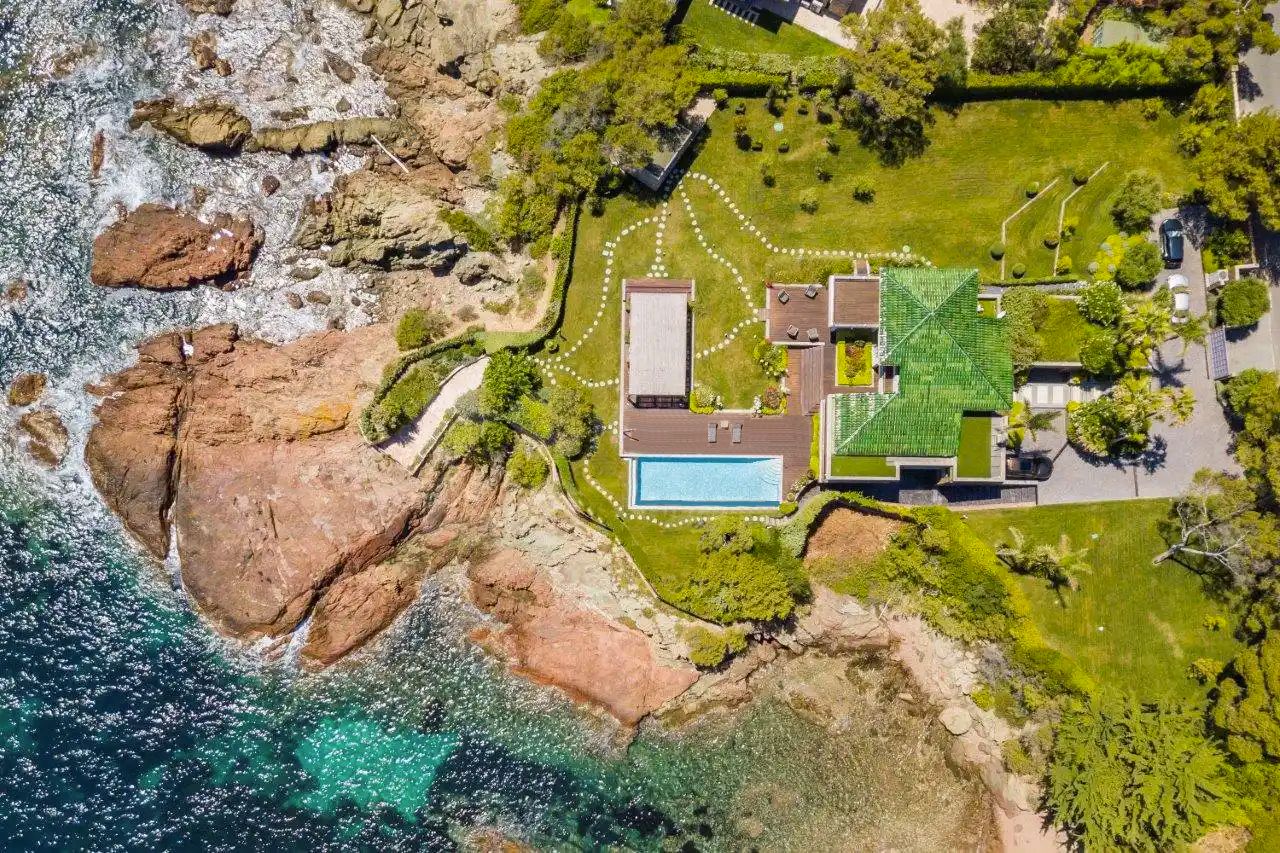 Villa en Theoule-sur-Mer, Francia, 355 m² - imagen 1