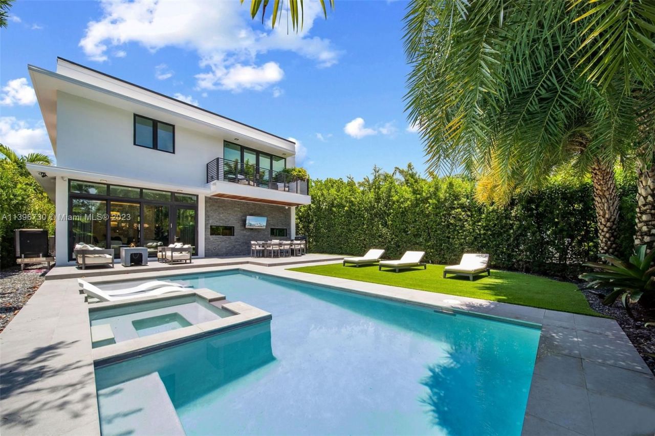 Villa à Miami, États-Unis, 330 m² - image 1