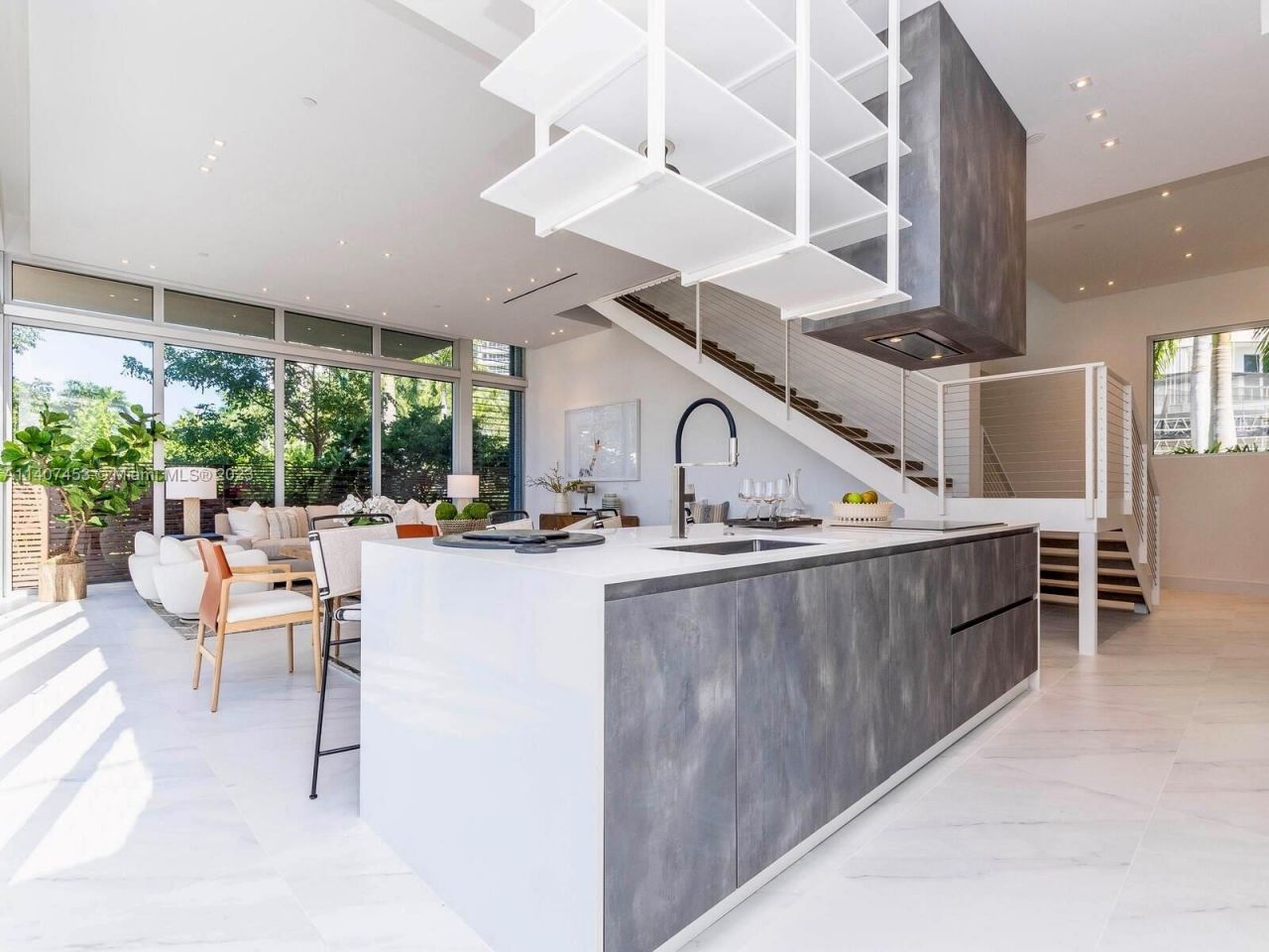 Townhouse in Miami, USA, 350 m² - picture 8