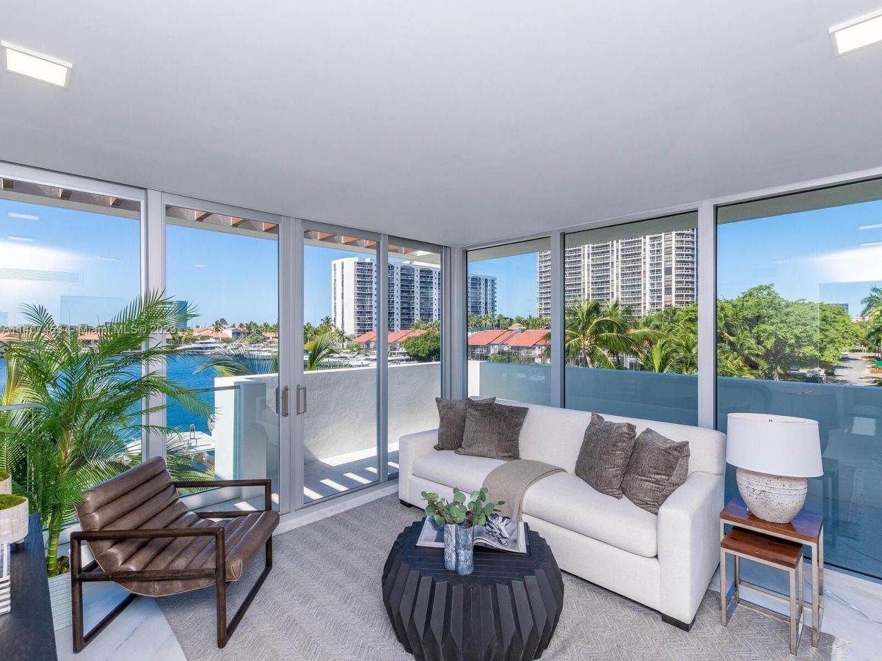 Townhouse in Miami, USA, 350 m² - picture 4