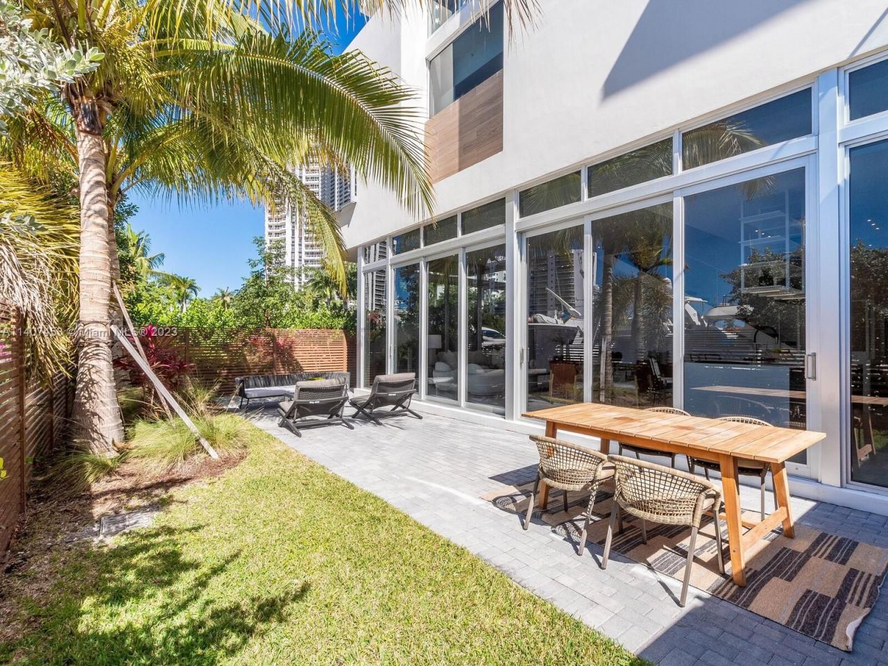 Townhouse in Miami, USA, 350 m² - picture 17