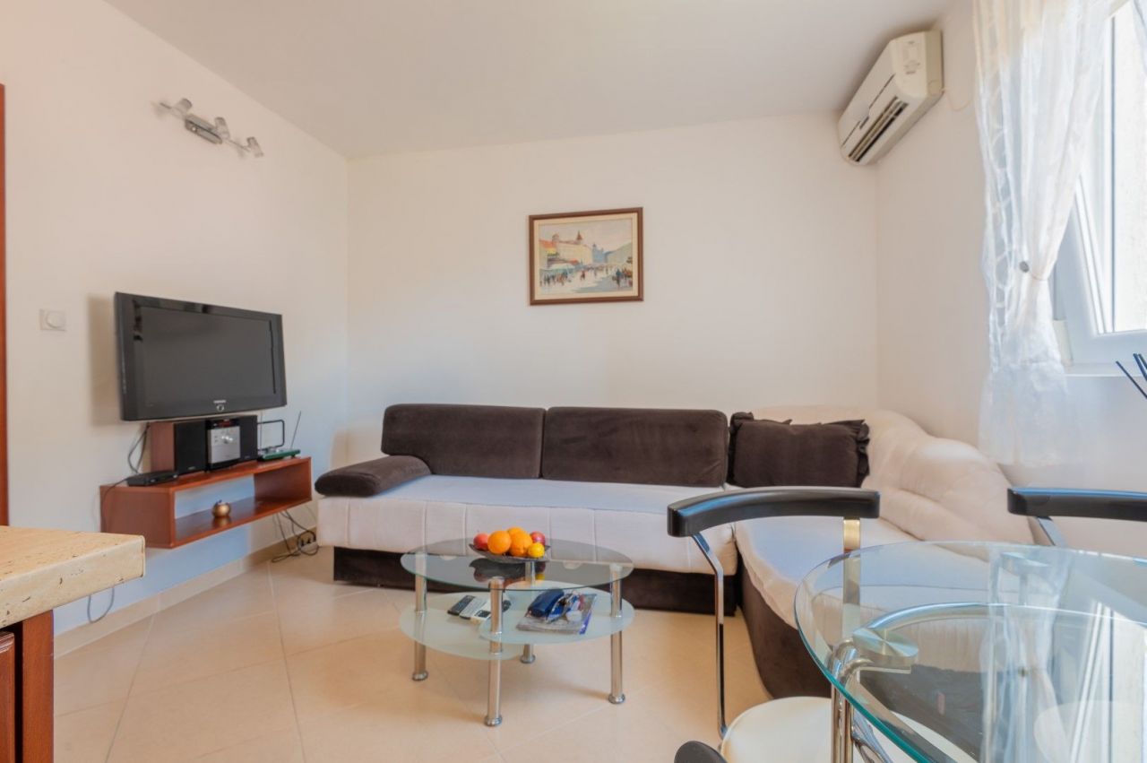 Flat in Budva, Montenegro, 46 m² - picture 1