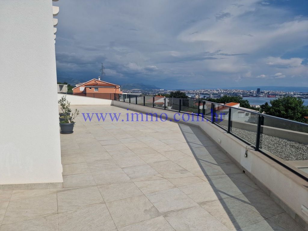 Villa à Split, Croatie, 350 m² - image 1